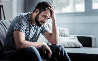 عذرا سيدتي هو ايضا يعاني